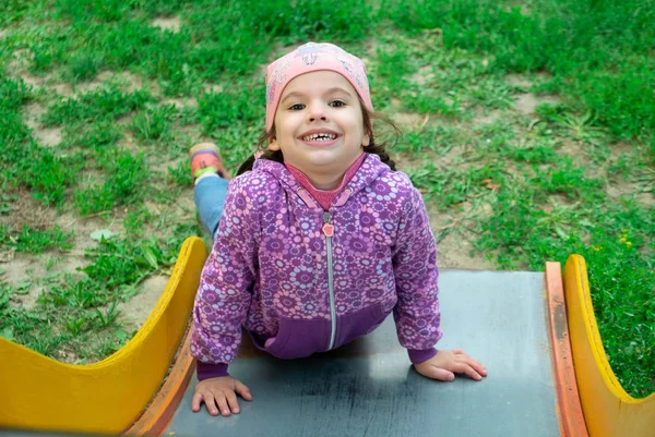 Menina no parque infantil — Fotografia de Stock