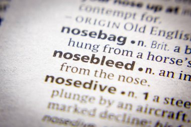 Sözlükte burun kanaması olan sözcük veya tümcecik.