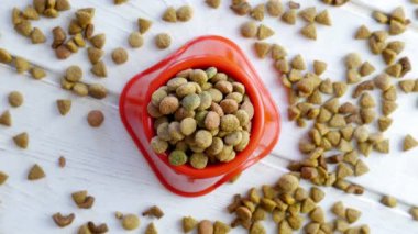 Evcil hayvan maması yığınının yakın çekim görüntüleri.