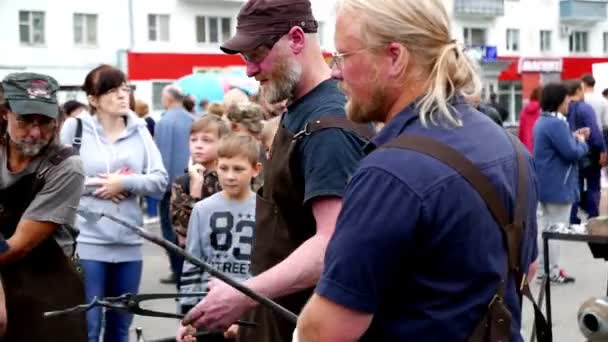 Plan Rapproché Stand Festival Rue Forgeron Sur Place Ville — Video