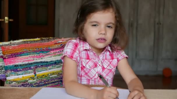 Material Archivo Adorable Niña Haciendo Tarea Casa — Vídeo de stock