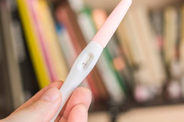 İnsan eliyle yapılan negatif hamilelik testi