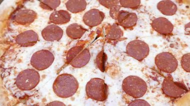 Pizza dilimlerini kapatın. 