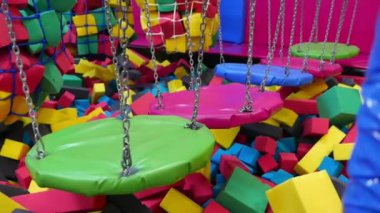 Yumuşak küplü çocuk odası görüntüleri.