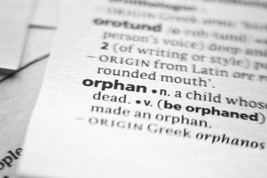 Bir sözlükte Yetim kelimesi ya da cümle