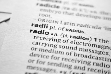 Sözlükteki bir sözcük veya söz Radyosu