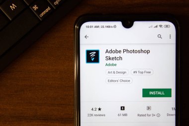 Ivanovsk, Rusya - 07 Temmuz 2019: Akıllı telefon veya tablet ekranında Adobe Photoshop Sketch uygulaması