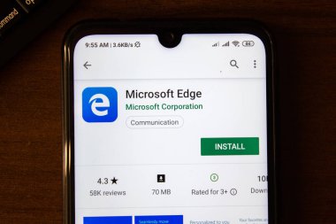 Ivanovsk, Rusya - 07 Temmuz 2019: Microsoft Edge uygulaması akıllı telefon veya tablet ekranında
