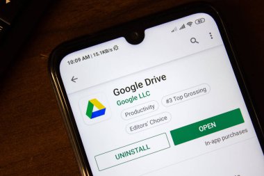Ivanovsk, Rusya - 07 Temmuz 2019: Akıllı telefon veya tablet ekranında Google Drive uygulaması