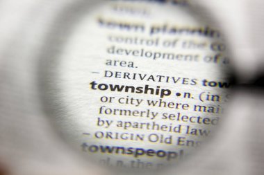 Bir sözlükte Township sözcüğü veya ifadesi