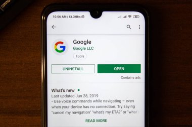 Ivanovsk, Rusya - 07 Temmuz 2019: Akıllı telefon veya tablet ekranında Google uygulaması