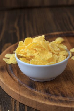 Kavanozdaki mısır gevreği - kahvaltıya hazır.