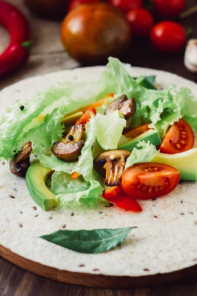 Natural Vegetarian Mexican Food Fresh Salad Tortilla Bread — Stock Photo, Image