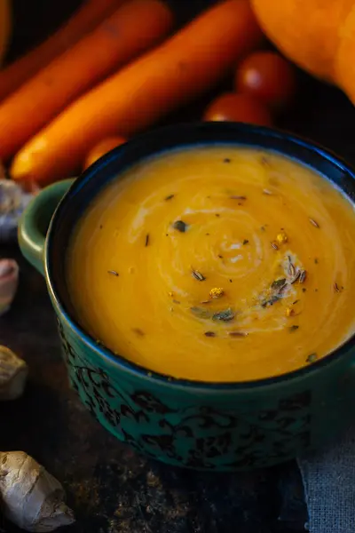 Великий Гарбузовий Морквяний Суп Коренем Імбиру Чорному — стокове фото