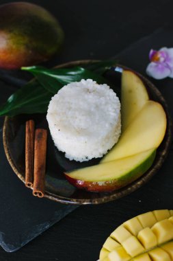 Mangolu güzel vejetaryen pilavı.