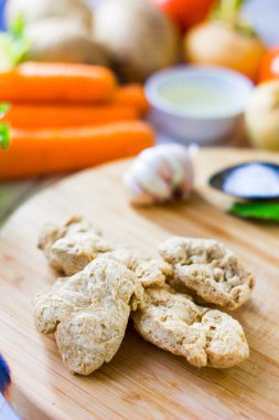 Vejetaryen diyeti için soya fasulyesinden yapılan soya fasulyesi eti.