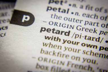 Sözlükte Petard sözcüğü veya ifadesi