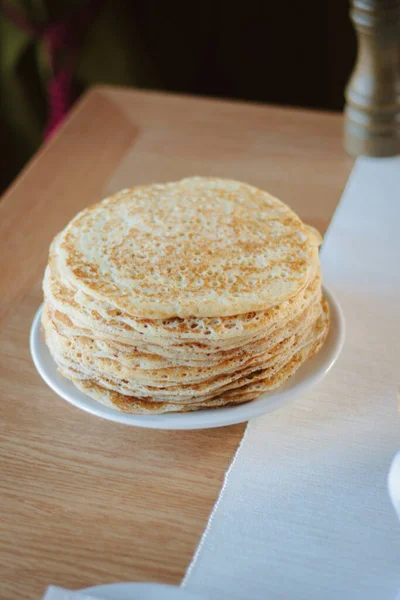 Pilha Panquecas Russas Sobre Prato Restaurante — Fotografia de Stock