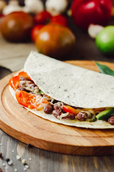 Mexikansk Mat Vegetariskt Quesadilla Träskiva — Stockfoto