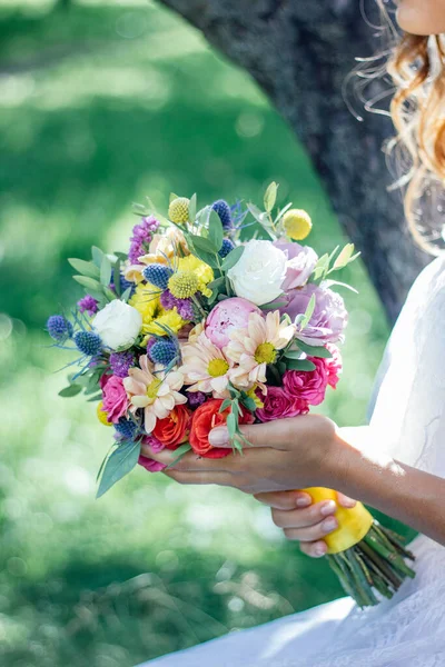 Sposa Abito Sposa Bianco Possesso Bouquet Sposa — Foto Stock