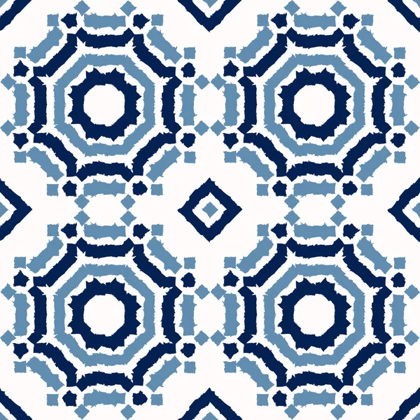 Абстрактный индиговый шибори бесшовный векторный рисунок с икатной печатью мозаики — стоковый вектор