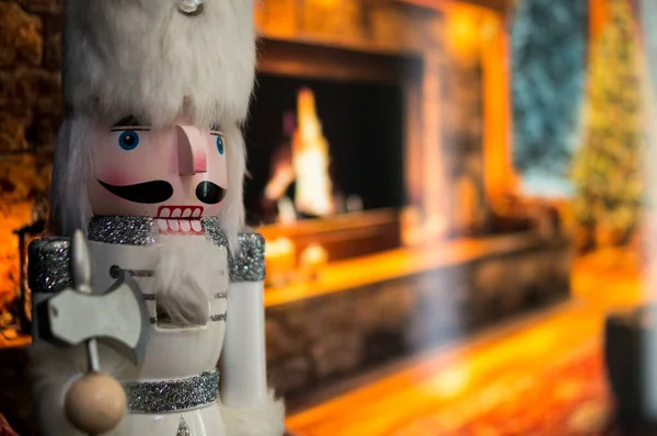 Şöminede noel süsü. Noel Baba oyuncağı
