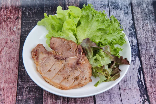 Hausgemachte Küche Von Schweinekotelett Steak Serviert Mit Gemischtem Gemüse Wie — Stockfoto