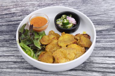 Ev yapımı kömür haşlanmış domuz eti satay, Ar Jad Tay ve somun sos olarak salatalık biber Sos ile servis vardır popüler Asya Mutfağı.