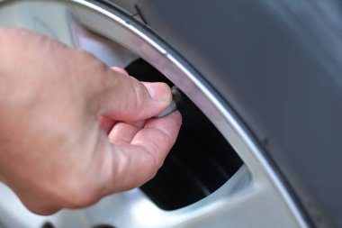 Pnömatik lastik rüzgar tıpa kap pnömatik lastik döndürmek için kullanım kolu kullanıma açıktır