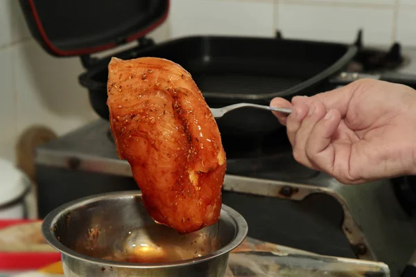 Σπιτικό Μαγείρεμα Κοτόπουλο Χωρίς Την Πέτσα Κοτόπουλο Τηγανητό Φιλέτο Χωρίς — Φωτογραφία Αρχείου