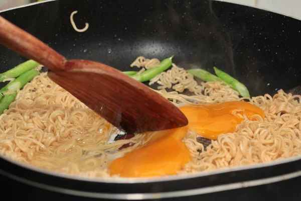 Macarrão Instantâneo Frito Picante Com Feijão Egg Wing Cebola Brotos — Fotografia de Stock