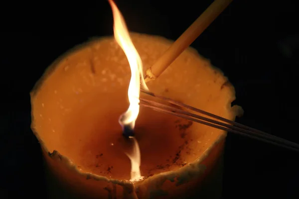 Boeddhisten Maken Verdienste Een Brandende Kaars Plaatsen Branden Van Wierook — Stockfoto