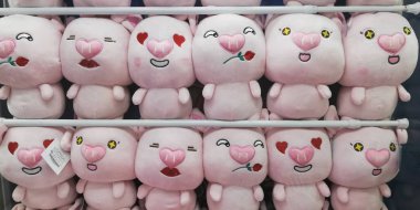 Bangkok, Tayland, 28 Kasım 2018 al fotoğraf renk sevimli bebek vinç oyunda, kabine bebek yakalar.