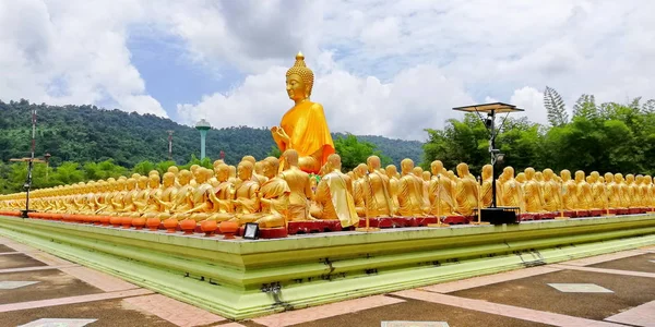 Vyfotografujte Buddha socha Sedící obraz 1250 mnichy chorál — Stock fotografie