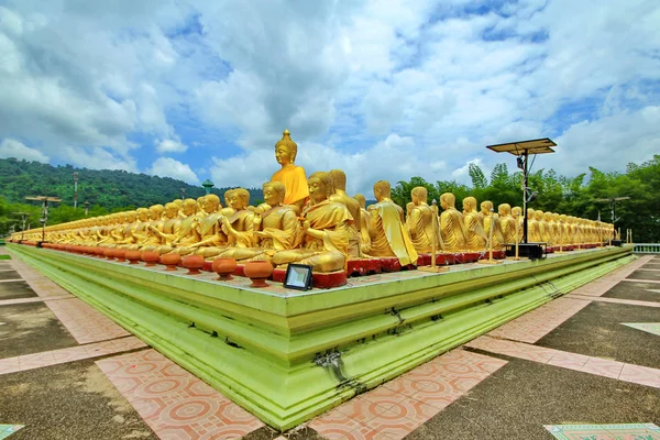 Zrób zdjęcie z posągu Buddy siedzi obrazu śpiewom mnichów 1250 — Zdjęcie stockowe