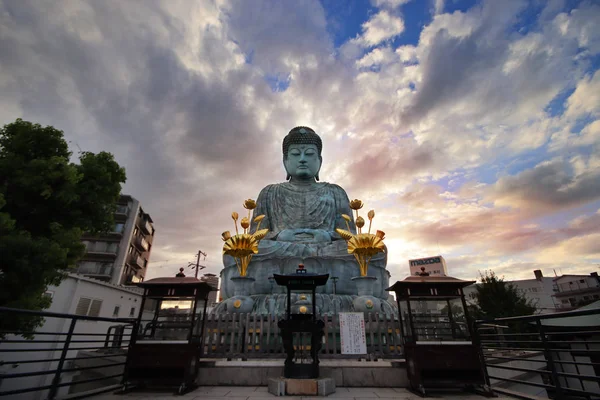 Szeroki kąt widzenia Wielkiego Buddy, Hyogo Daibutsu w: Nofukuji — Zdjęcie stockowe