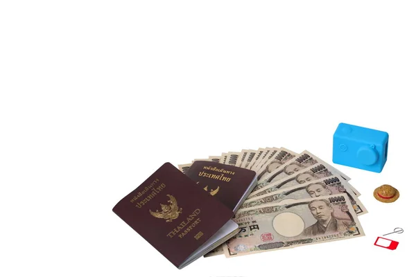 Изолированный паспорт, очки для глаз, маленькая шляпа отдыха, видеокамера — стоковое фото