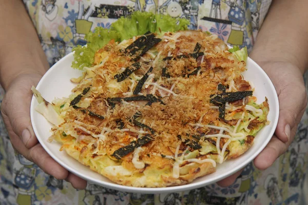 Okonomiyaki casera (Panqueque de col japonesa) Receta . — Foto de Stock