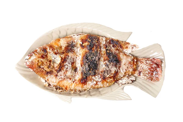 Assado o peixe tilápia vermelha com sal servido em fi tradicional — Fotografia de Stock