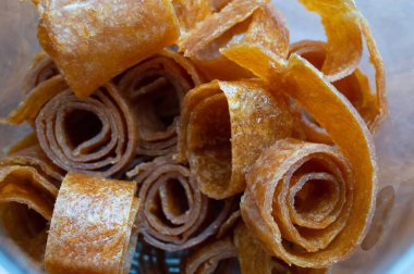 Cam kavanozda elma şekeri