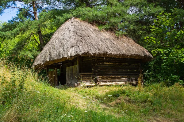 Старый Дом Деревне — стоковое фото