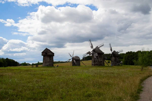 Viejos Molinos Viento Campo — Foto de Stock