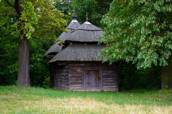 Старый Дом Деревне — стоковое фото