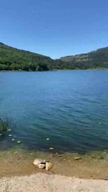 Görkemli nehirler ve dağlar: Güzel bir manzara gözler önüne seriliyor