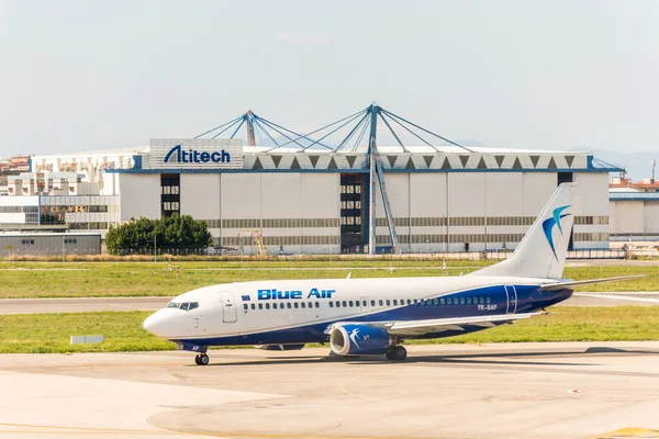 Aeromobili Della Blue Air Taxi Presso Piazzale Dell Aeroporto Internazionale — Foto Stock