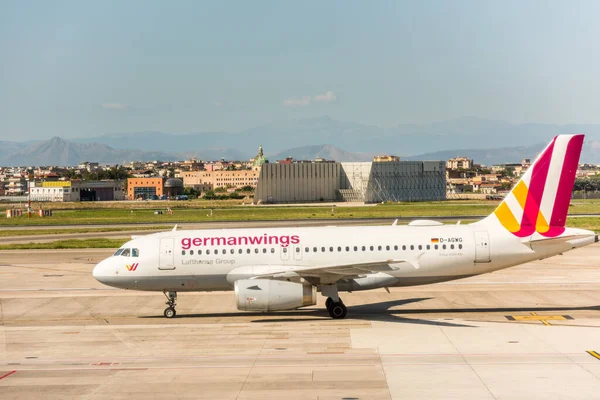 Aereo Della Germanwings Taxi Presso Piazzale Dell Aeroporto Internazionale Napoli — Foto Stock