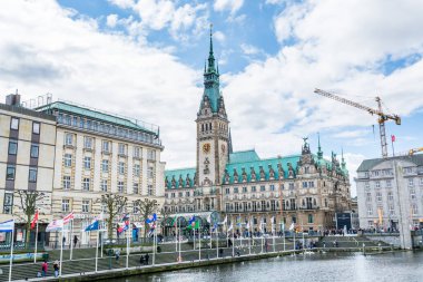 Hamburg Belediye Binası, Hamburg hükümetinin merkezi, Almanya 'nın Hamburg kentindeki Altstadt semtinde yer almaktadır..