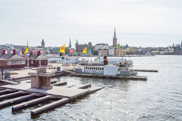 Kryssningsfartyg Piren Nära Centralstationen Med Bakgrund Gamla Stan Gamla Stan — Stockfoto