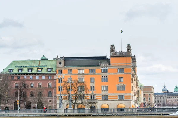 Prachtige Gebouwen Aan Oever Van Straat Het Centrum Van Stockholm — Stockfoto