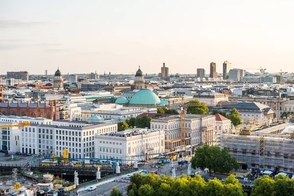 Stadsgezicht Van Het Centrum Van Berlijn Met Moderne Skylines Kerktorens — Stockfoto